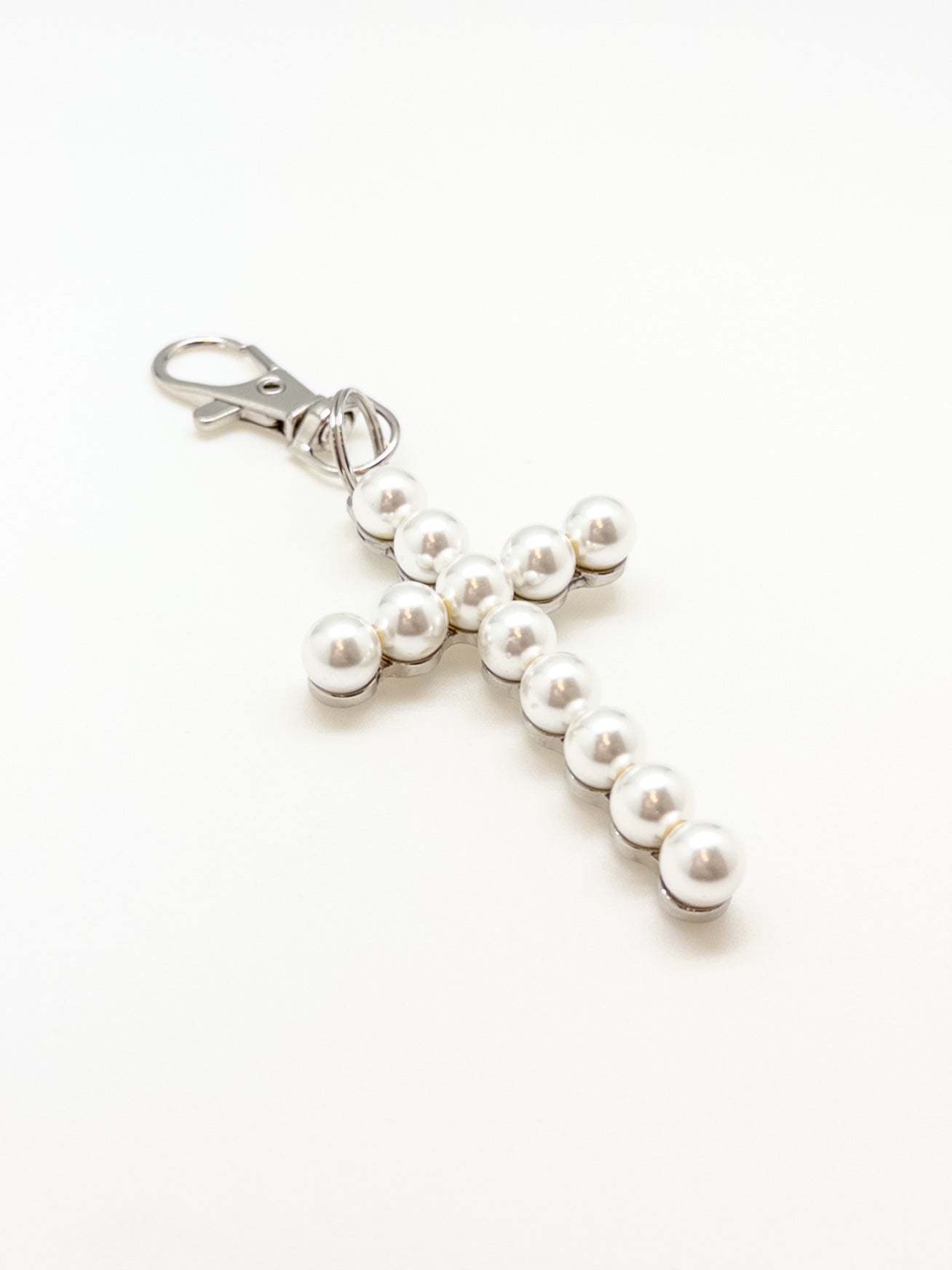 pearl cross keychain silver 