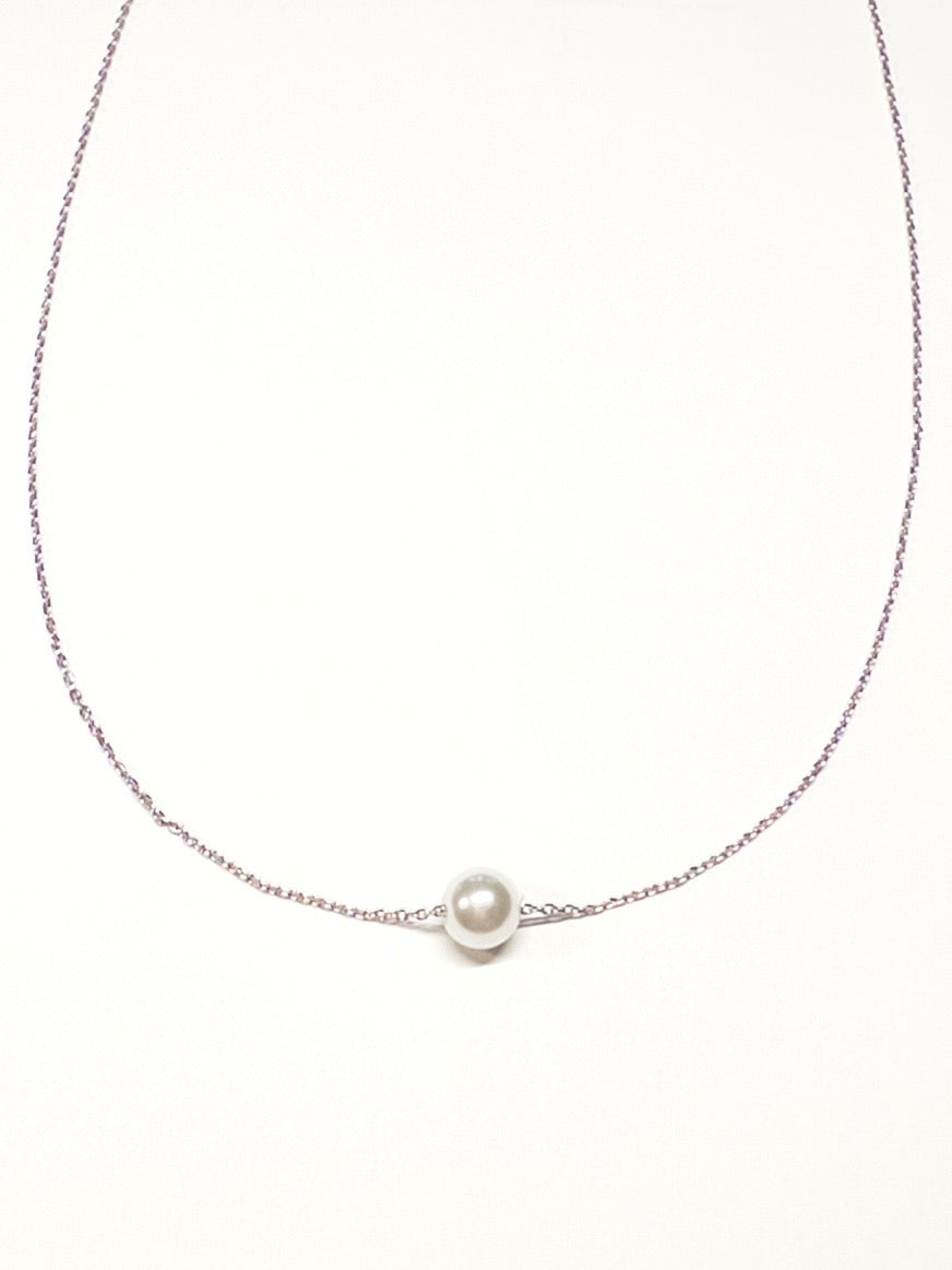 Silver pearl necklace