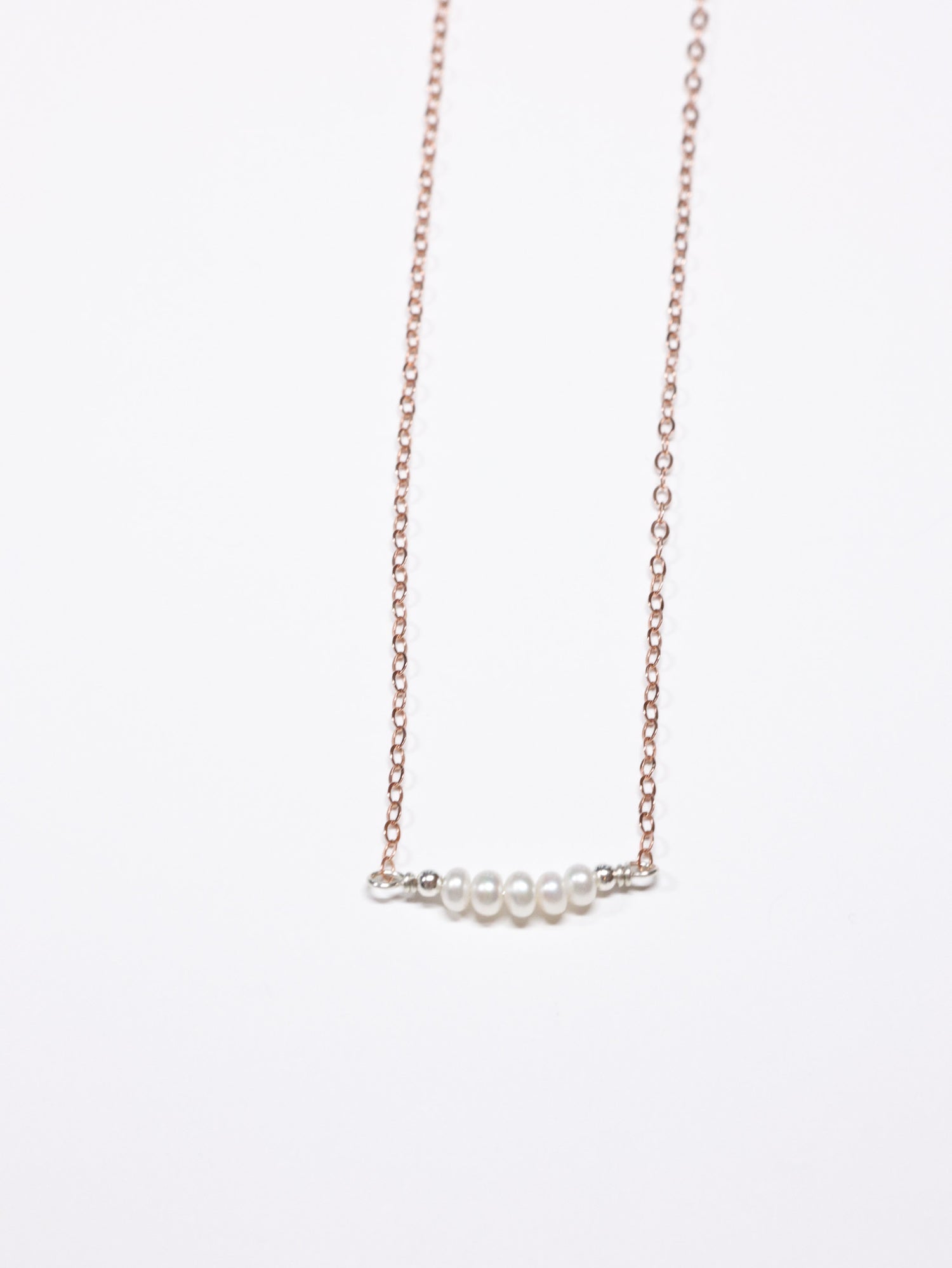 5 Tiny Pearls nh Necklace in rose gold