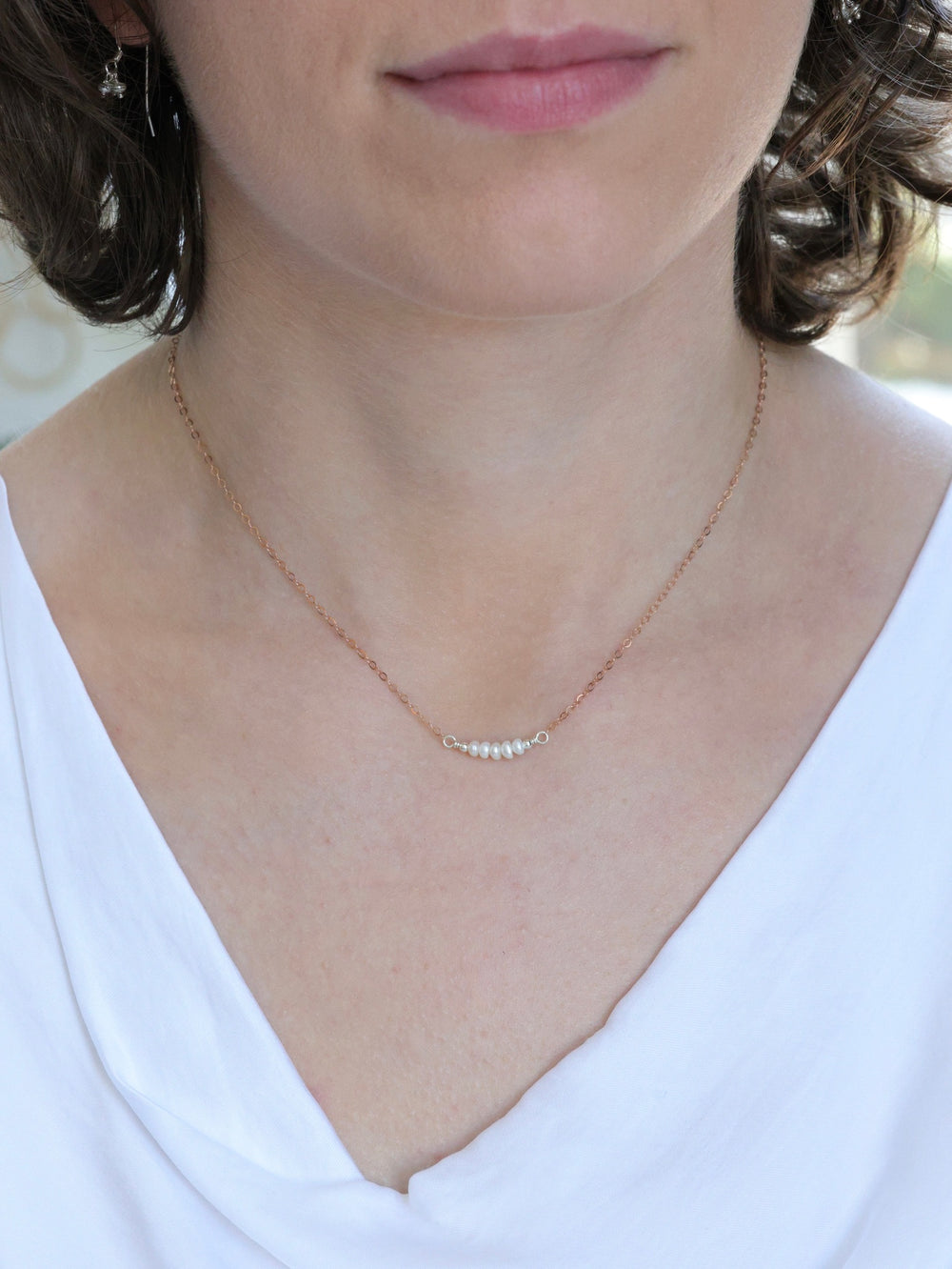 5 tiny pearls necklace