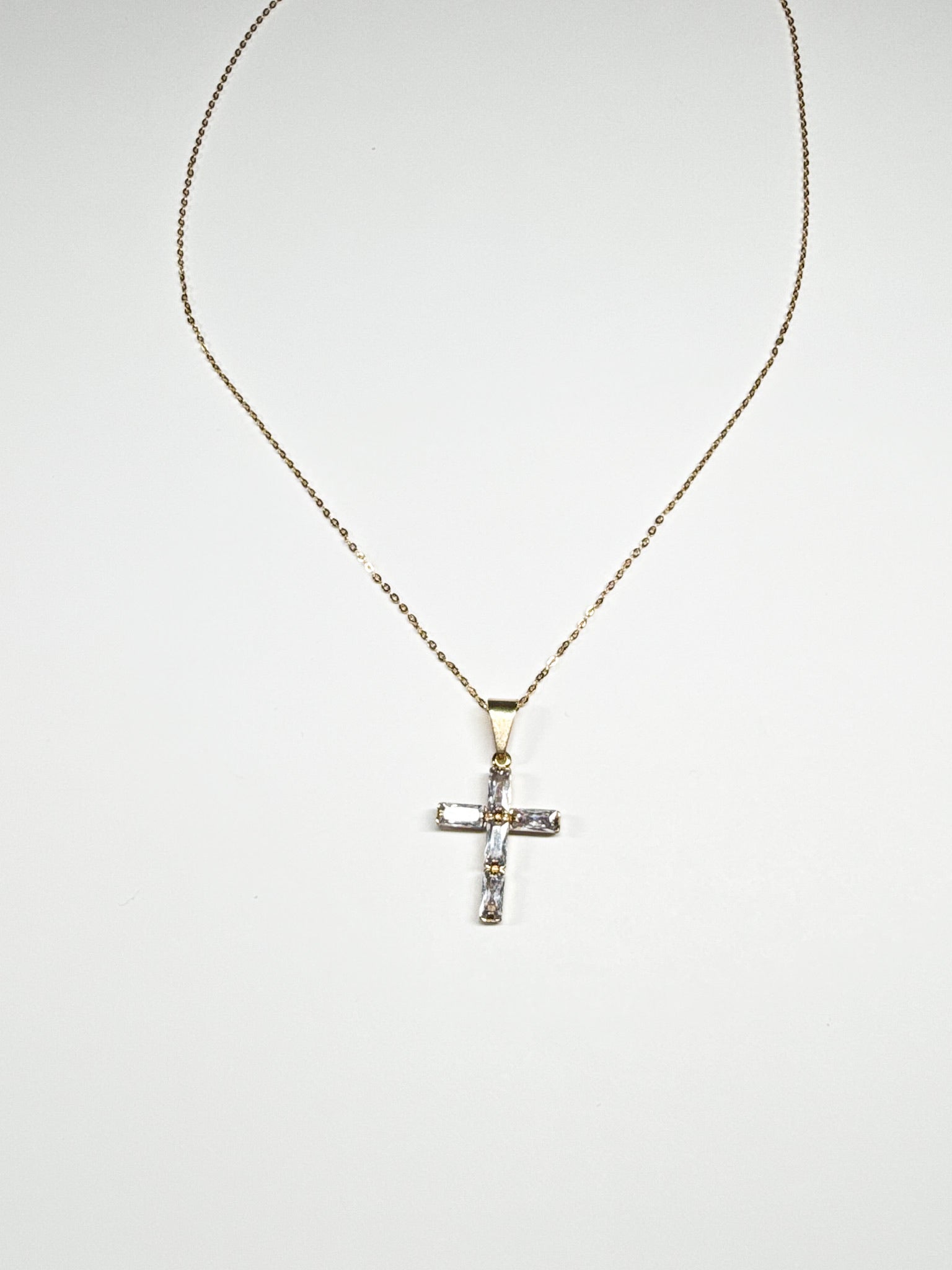 Leah Sparkly Cross Necklace in Gold Sterling