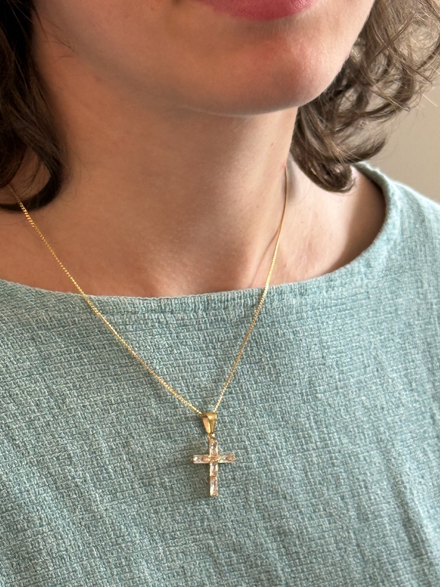 Leah Sparkly Cross Necklace in 18kt Gold Sterling