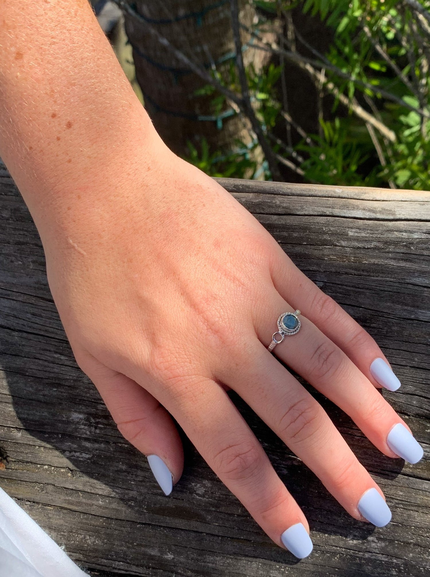 Geneva Labradorite nh Ring on model 