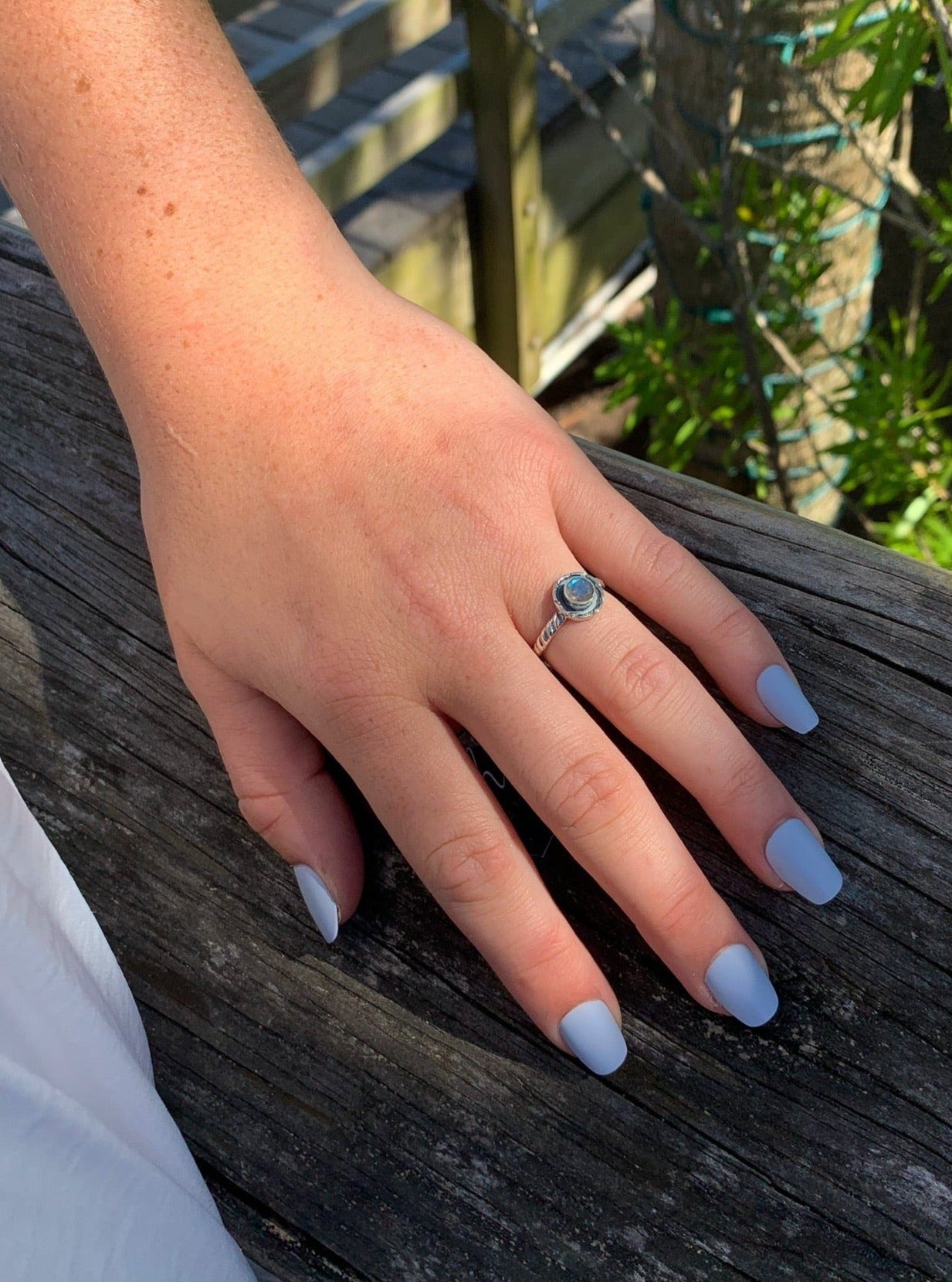 Taila Labradorite nh Ring on model 